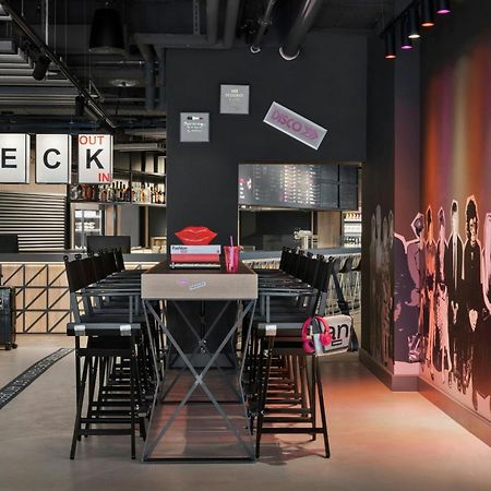 Moxy Duesseldorf City Exterior photo