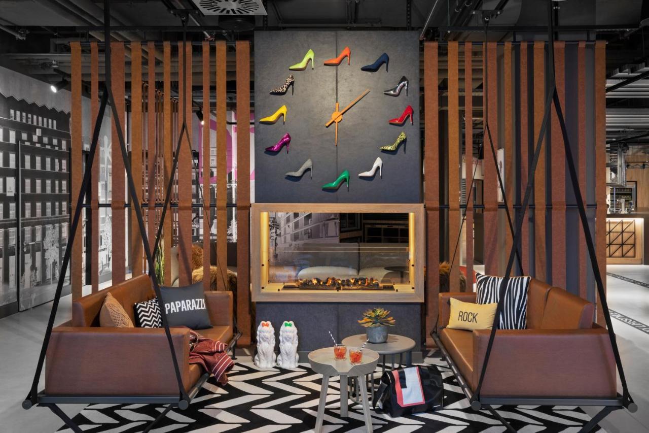 Moxy Duesseldorf City Exterior photo