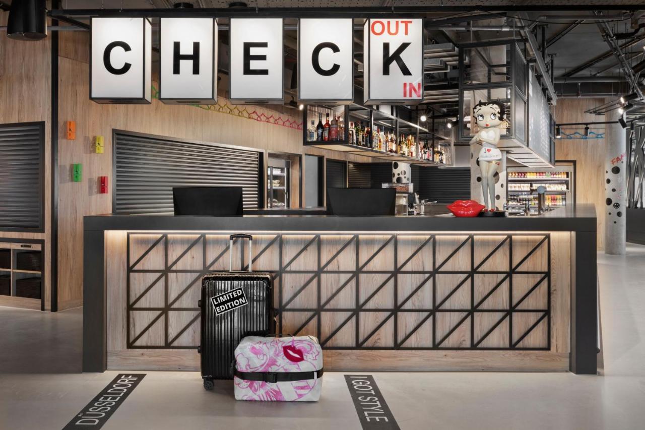 Moxy Duesseldorf City Exterior photo