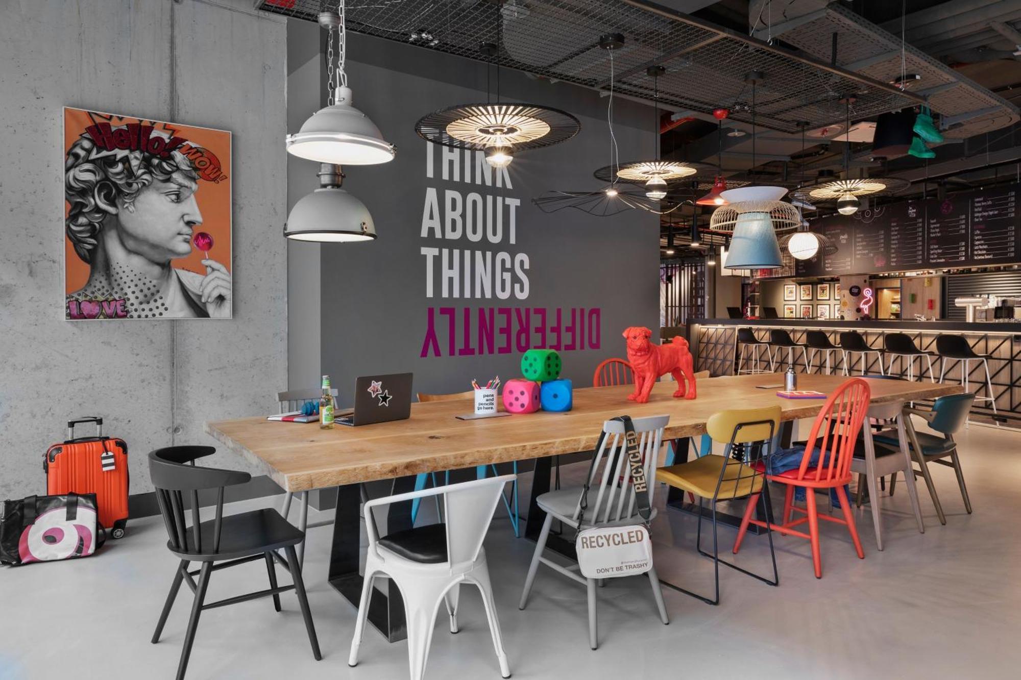 Moxy Duesseldorf City Exterior photo