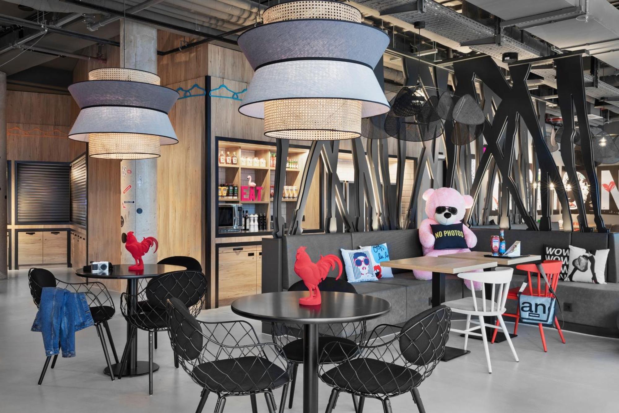 Moxy Duesseldorf City Exterior photo