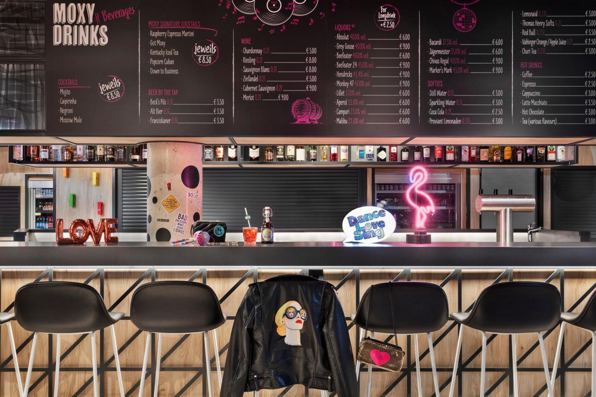 Moxy Duesseldorf City Exterior photo