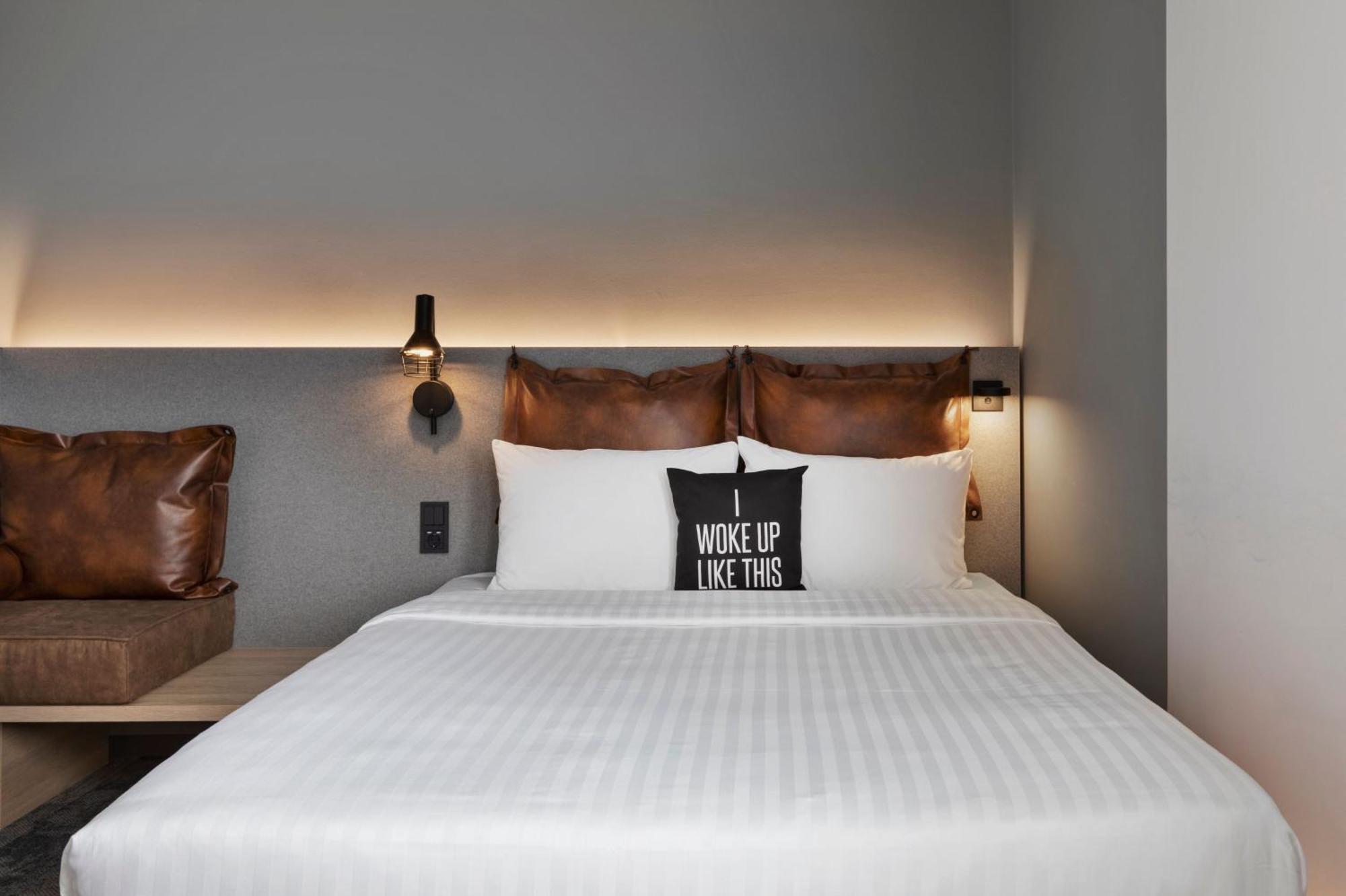 Moxy Duesseldorf City Exterior photo
