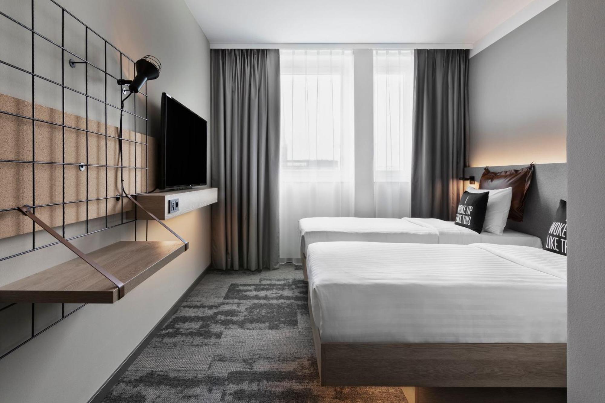 Moxy Duesseldorf City Exterior photo