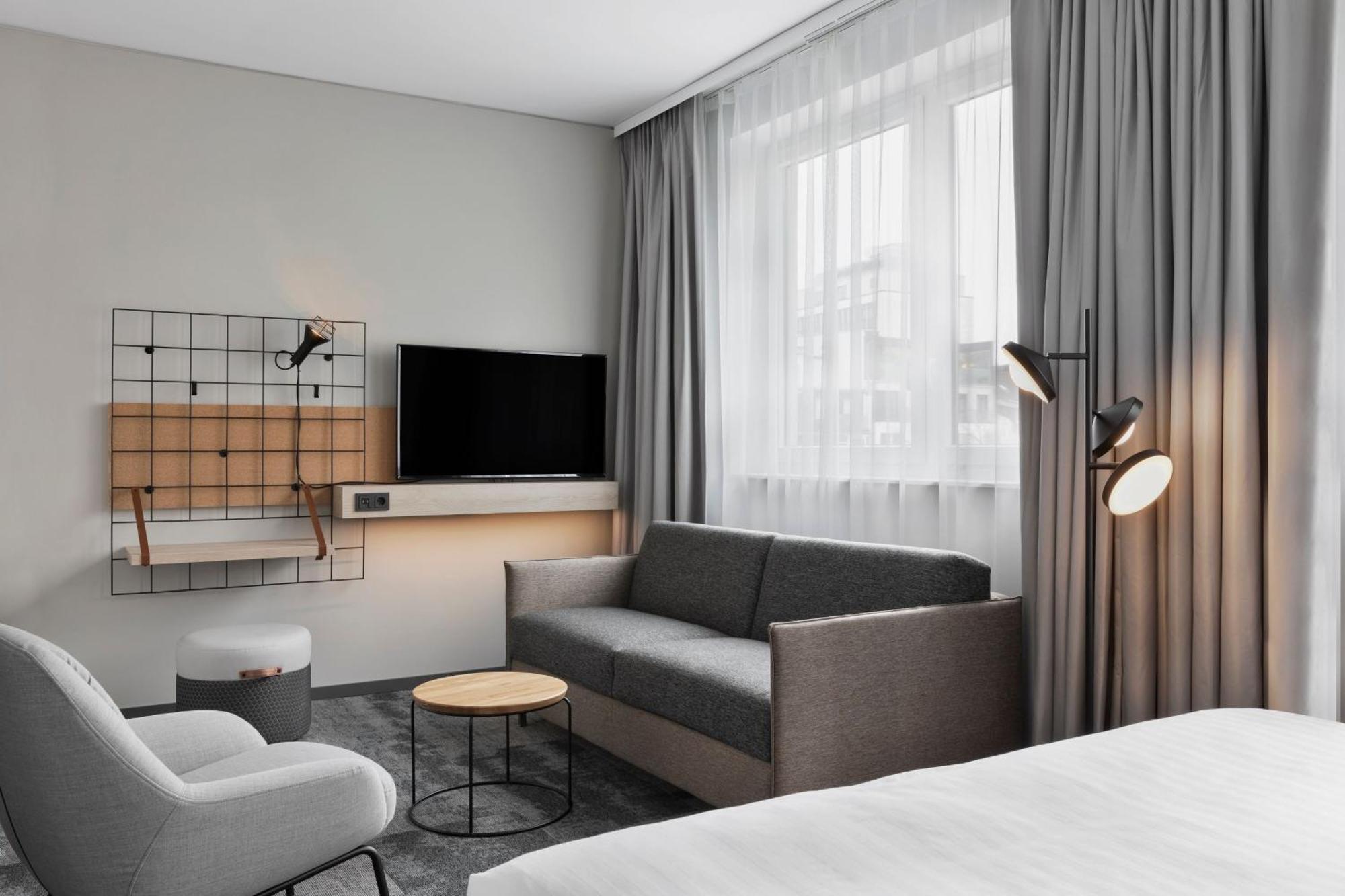 Moxy Duesseldorf City Exterior photo