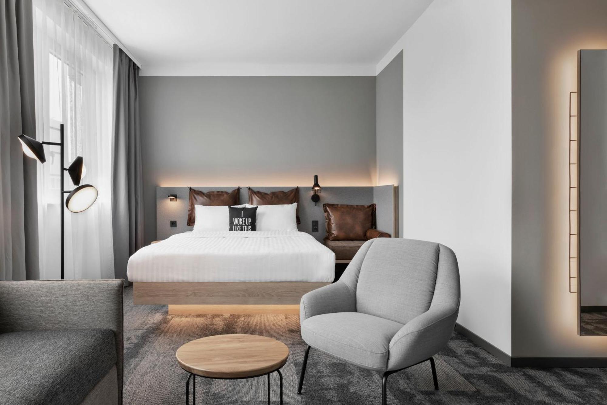 Moxy Duesseldorf City Exterior photo
