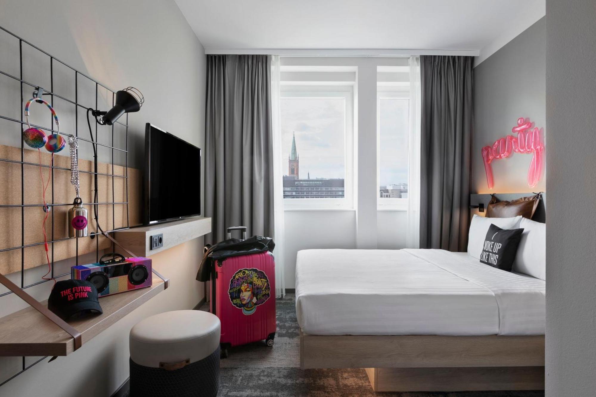 Moxy Duesseldorf City Exterior photo