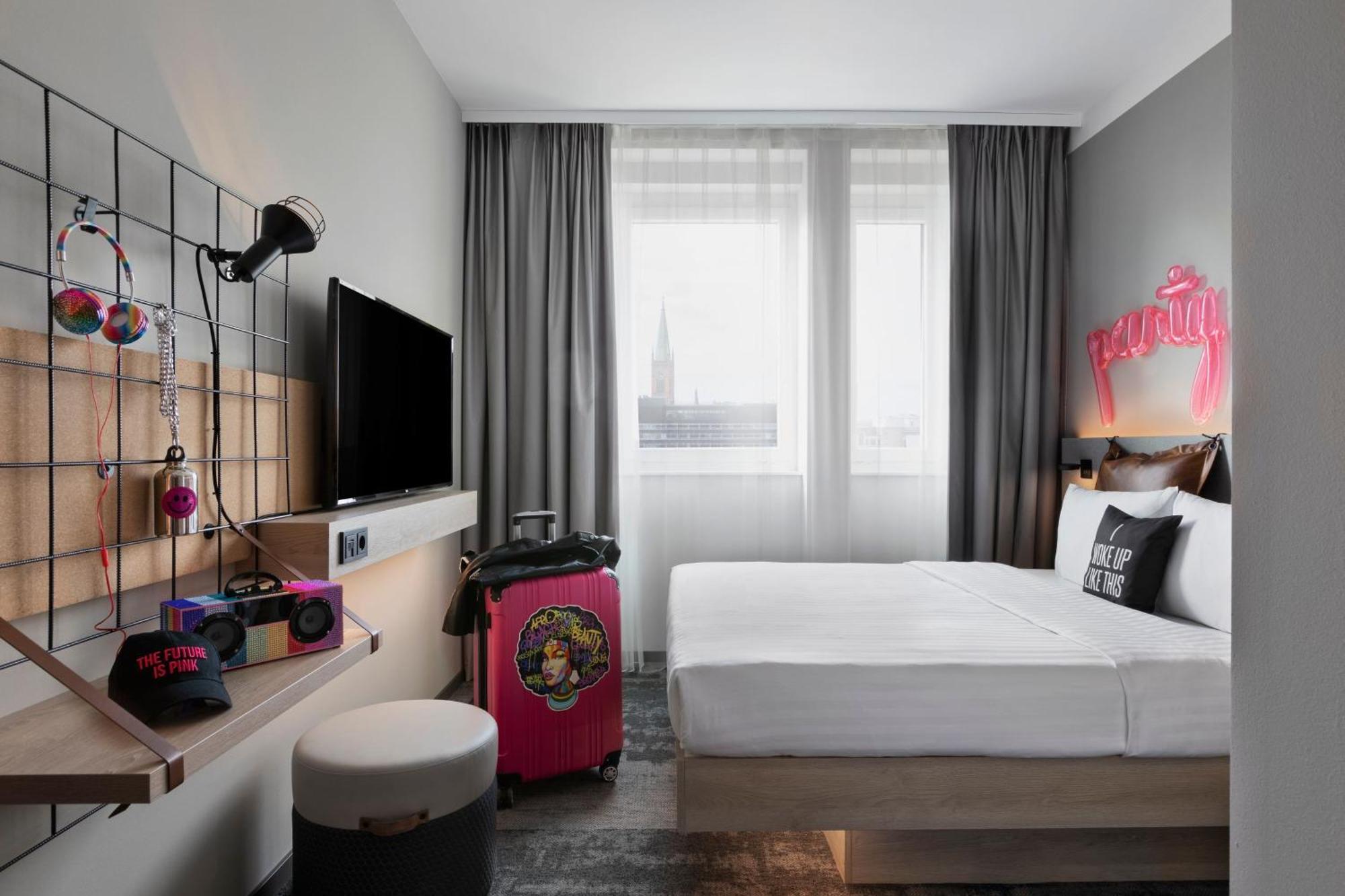 Moxy Duesseldorf City Exterior photo