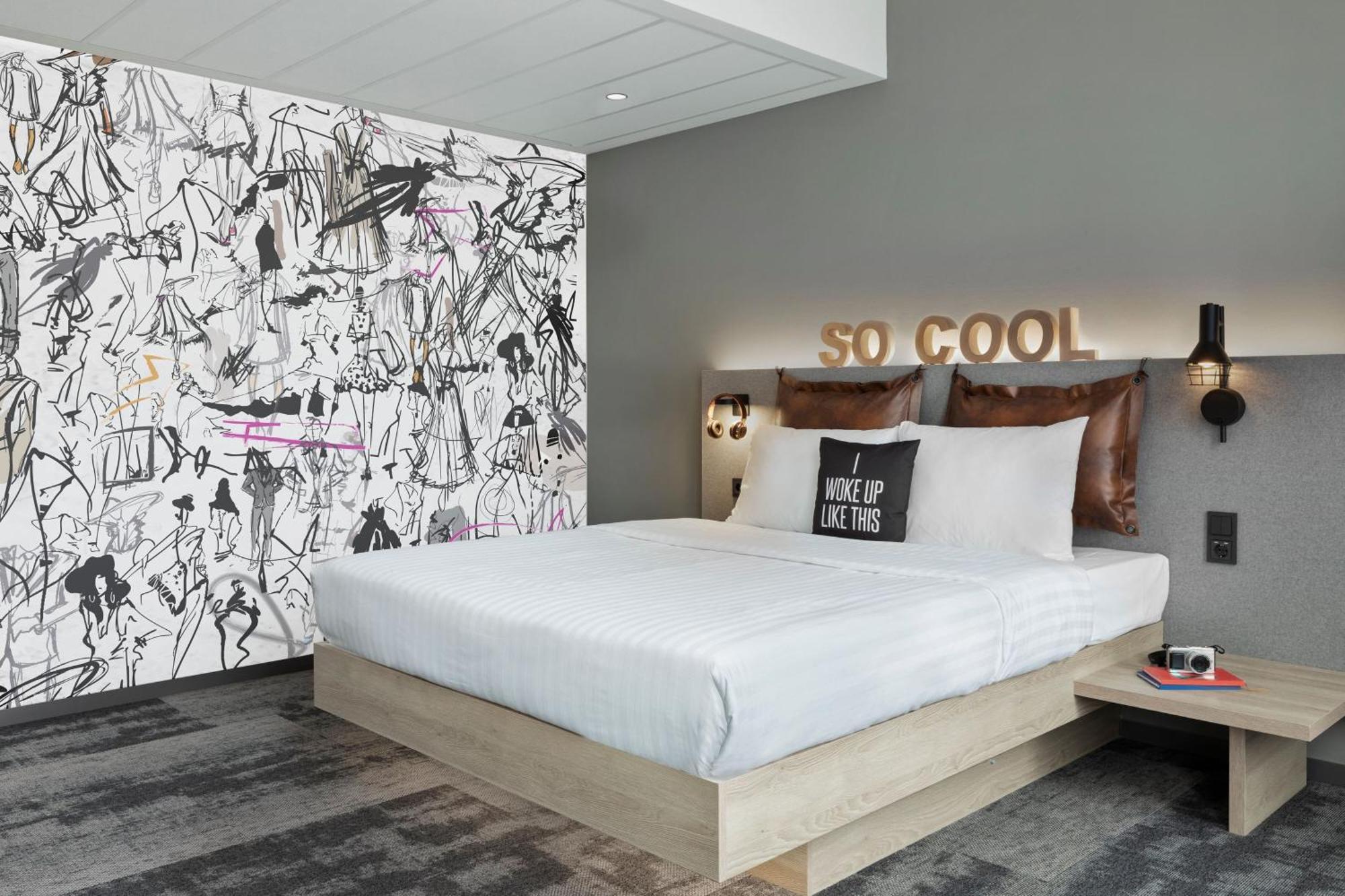Moxy Duesseldorf City Exterior photo