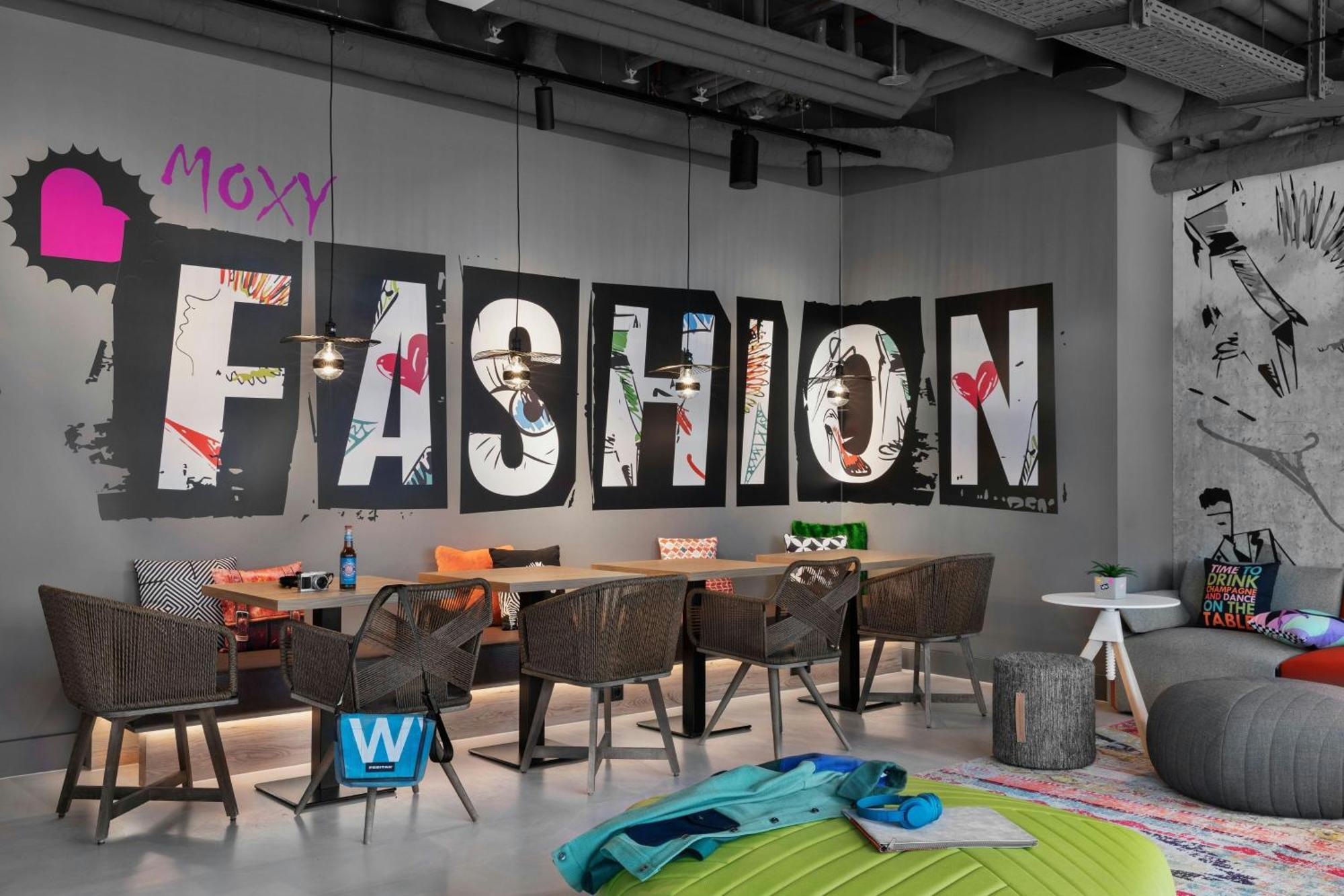 Moxy Duesseldorf City Exterior photo