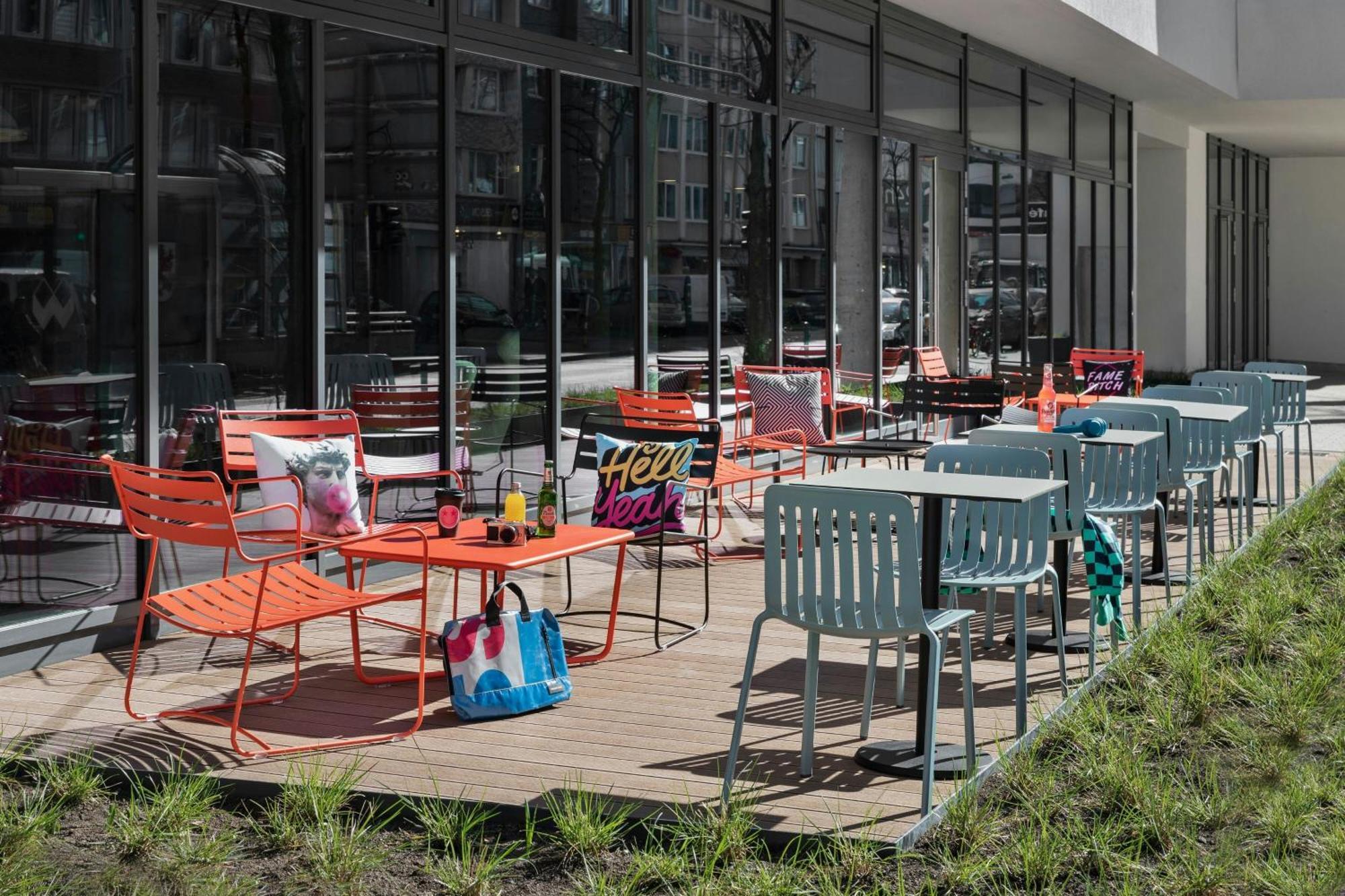 Moxy Duesseldorf City Exterior photo